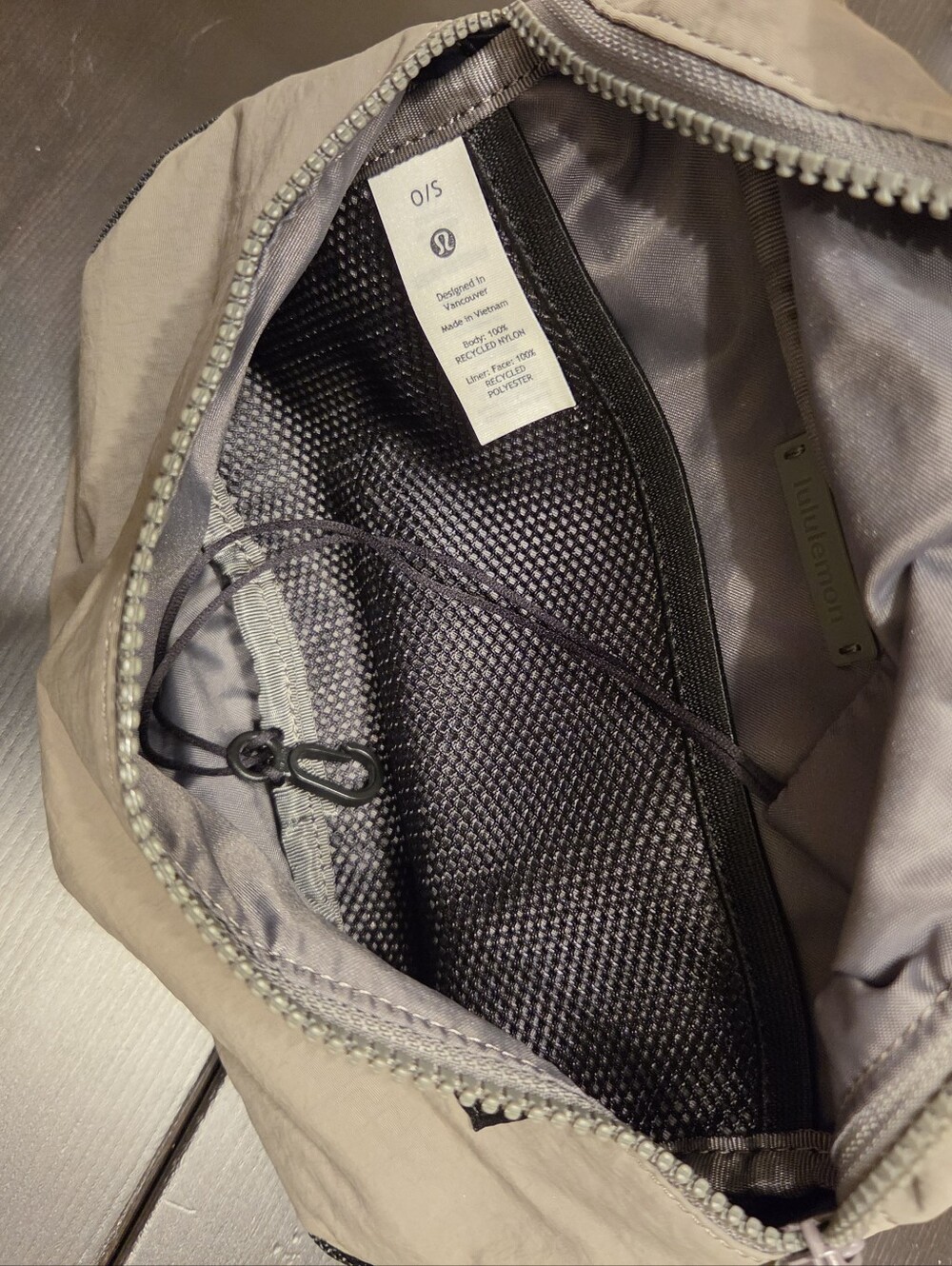 Lululemon Clean Lines Belt Bag 2L grey sage NWT - Picture 4 of 5